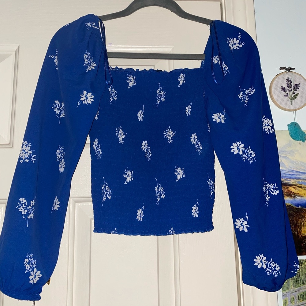 Abercrombie Long Sleeve Smocked Blue Floral Top